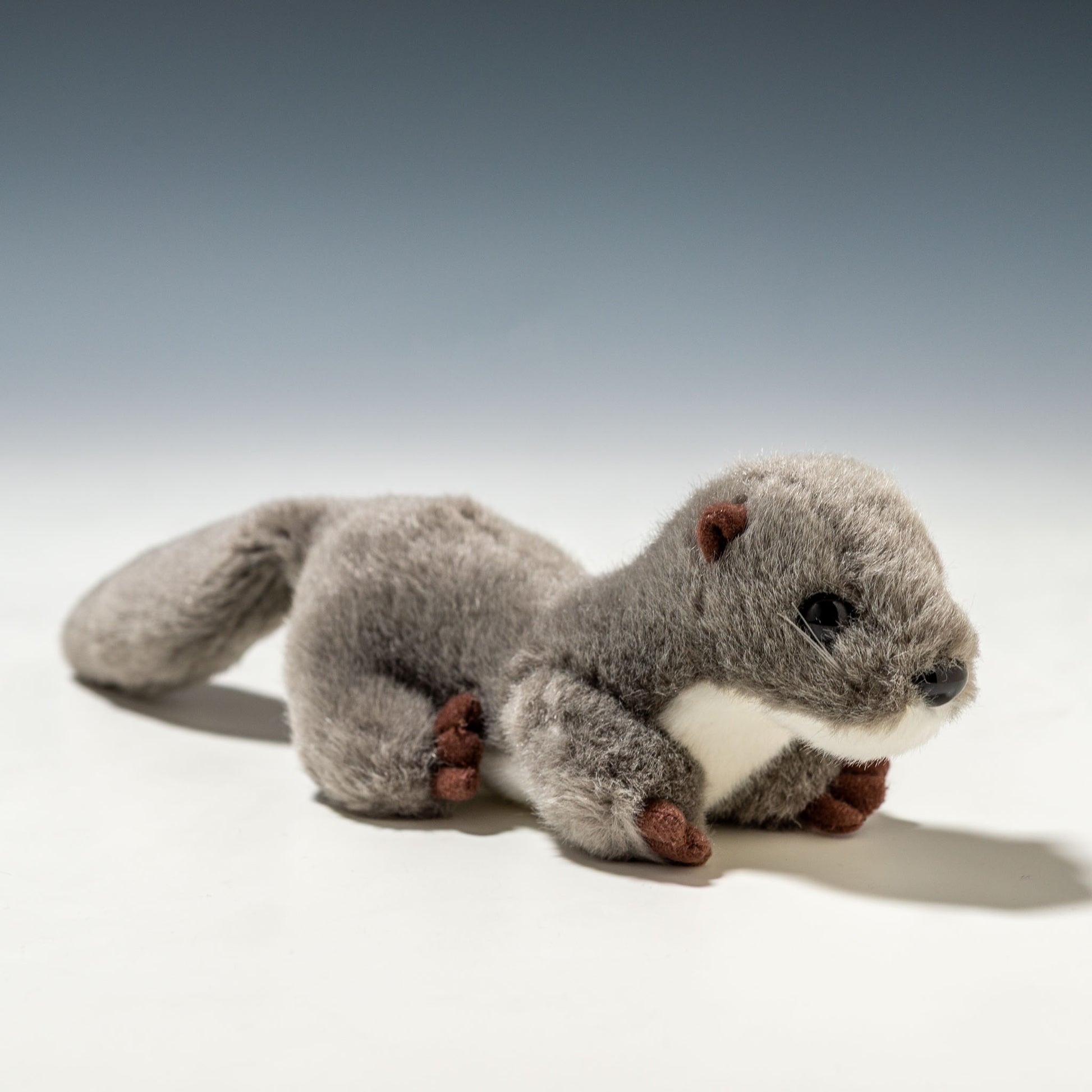 たけのこ TAKENOKO ぬいぐるみ マリンシリーズ カワウソ S グレー 80748 左横