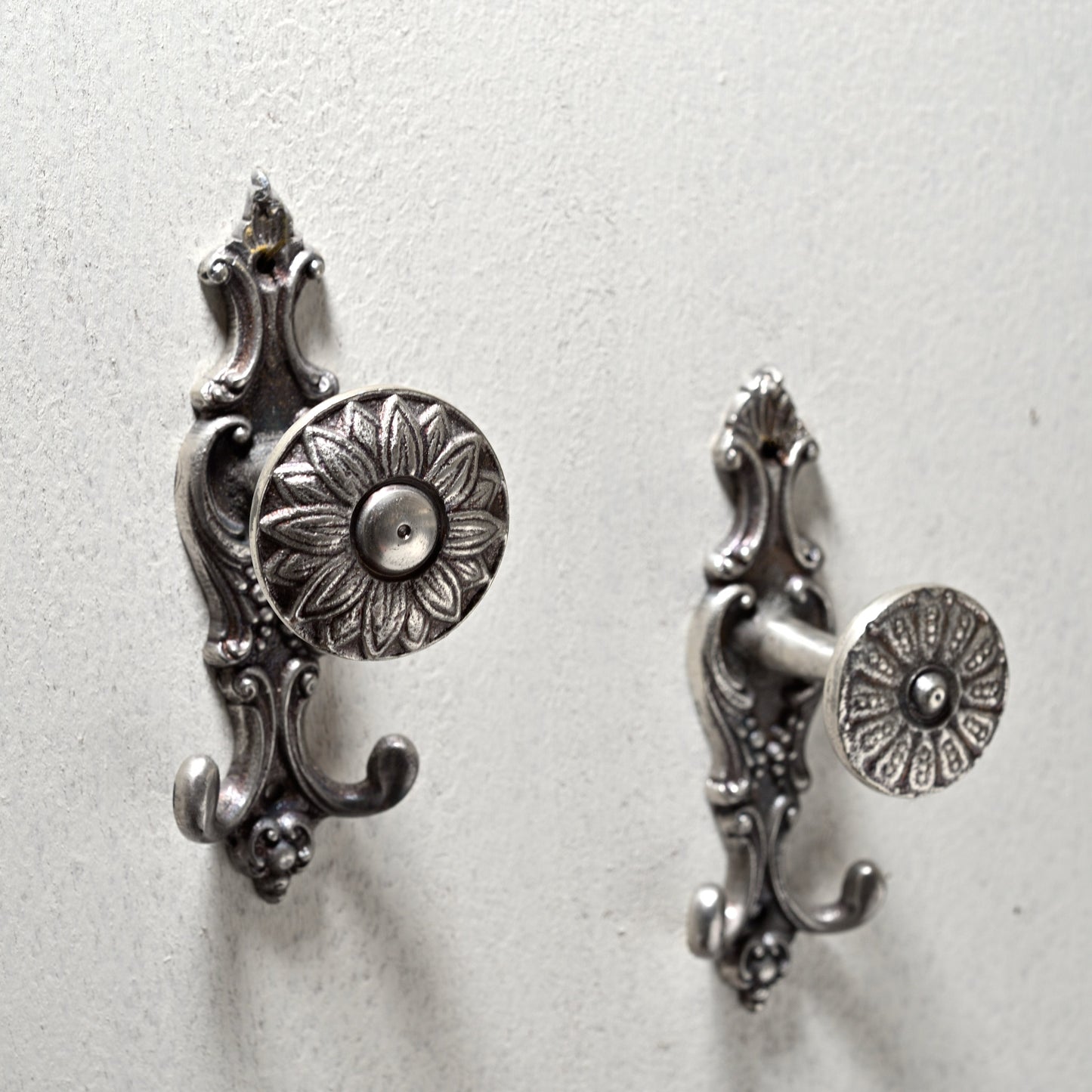 アルミニウム製 壁掛け クラシカル デコールウォールフック 2個セット 正面