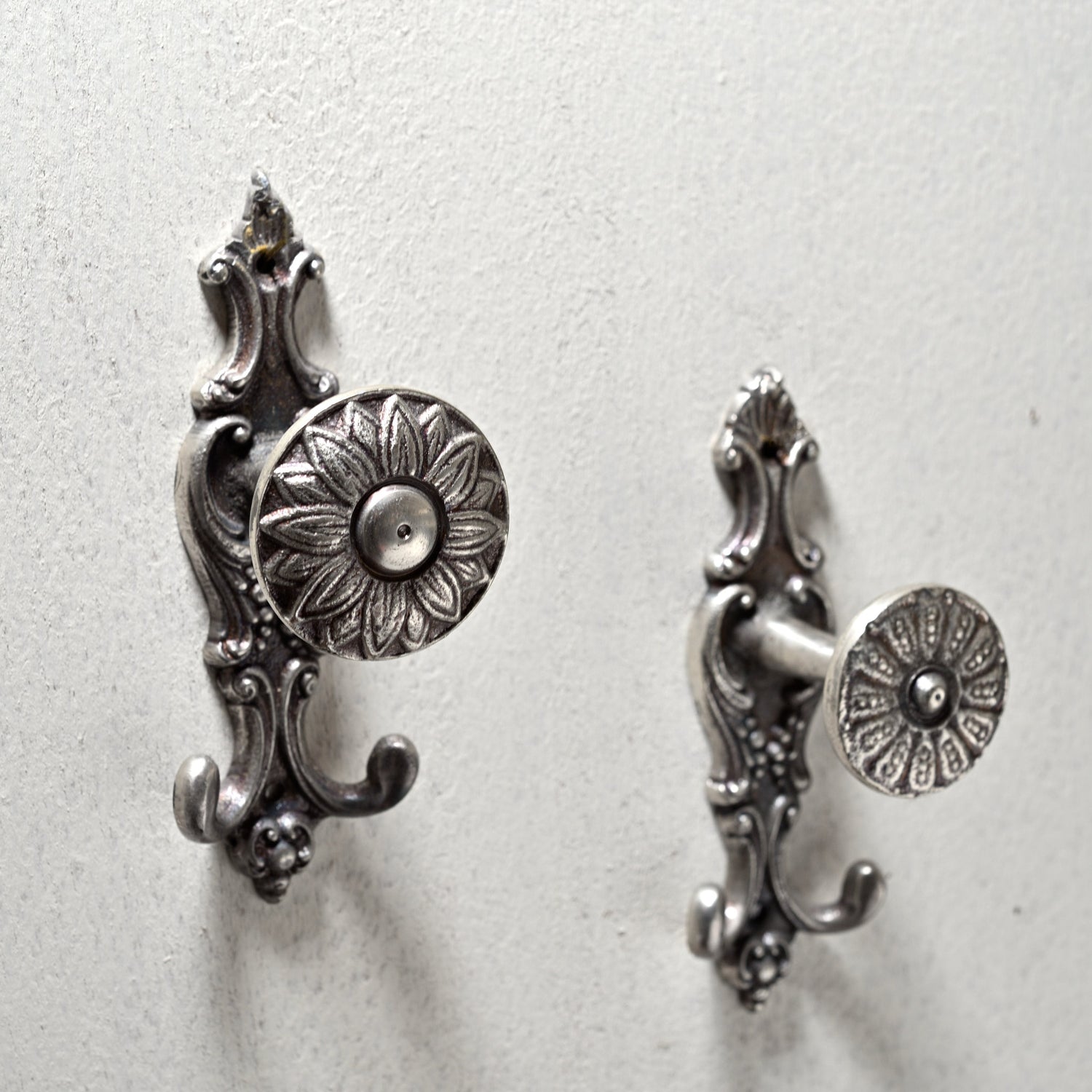 アルミニウム製 壁掛け クラシカル デコールウォールフック 2個セット 正面