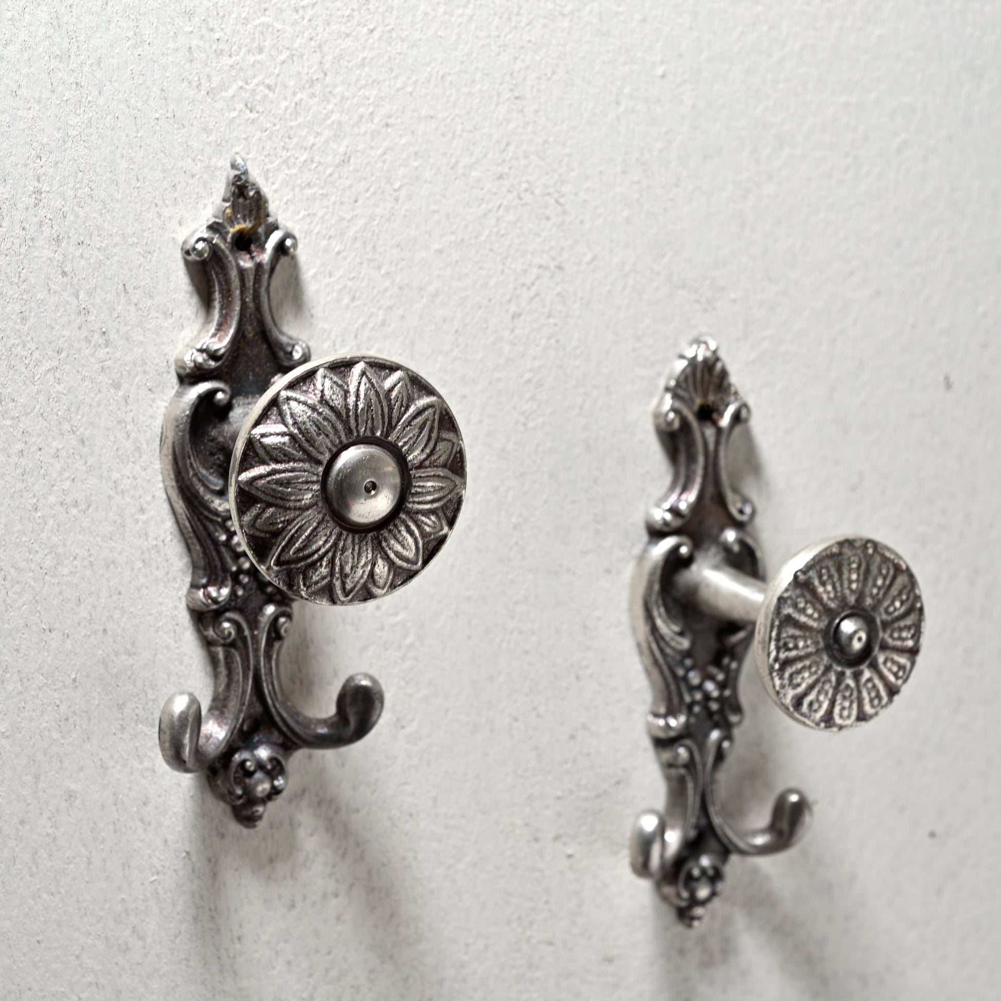 アルミニウム製 壁掛け クラシカル デコールウォールフック 2個セット 正面