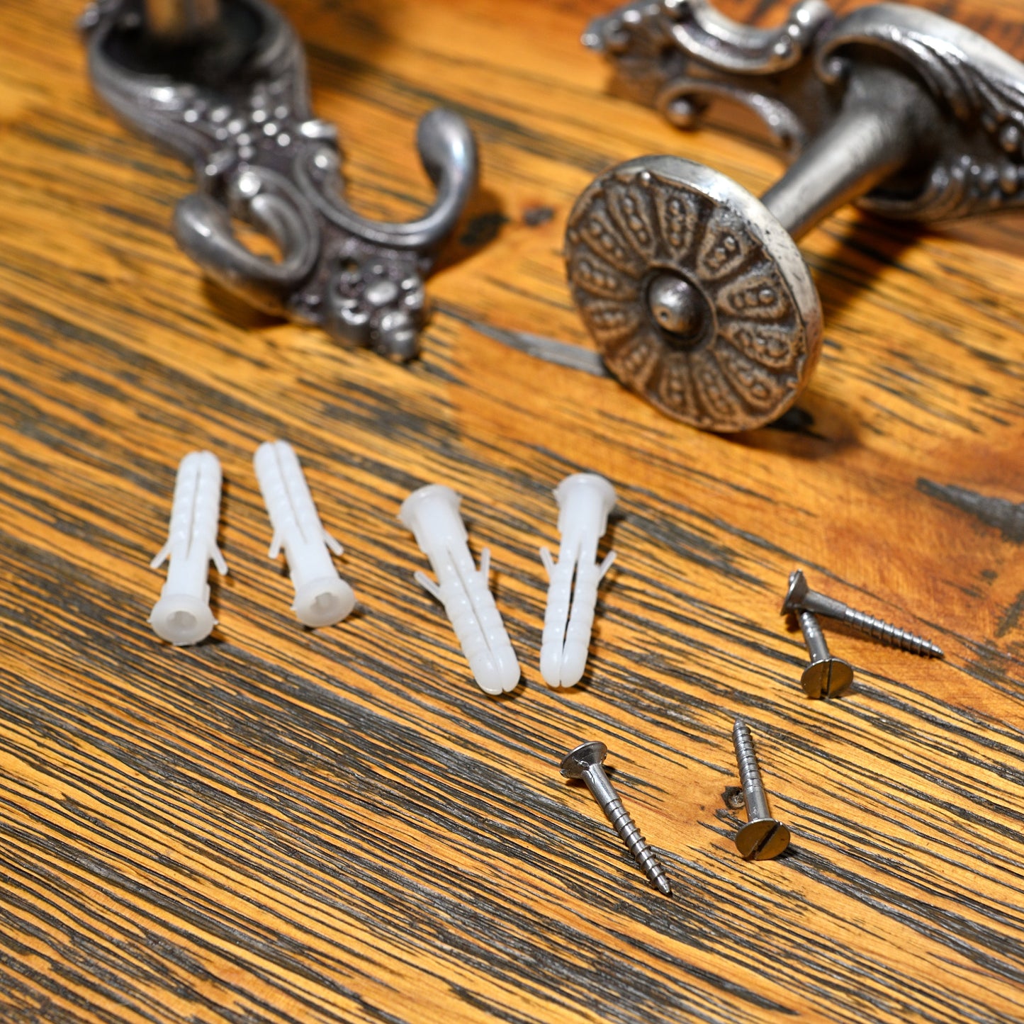 アルミニウム製 壁掛け クラシカル デコールウォールフック 2個セット アンカーと木ネジ