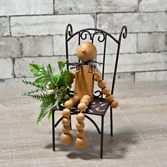 アイアン製 ミニチュア ドールチェア ダークブラウン Brown Rust 人形を座らせたところ