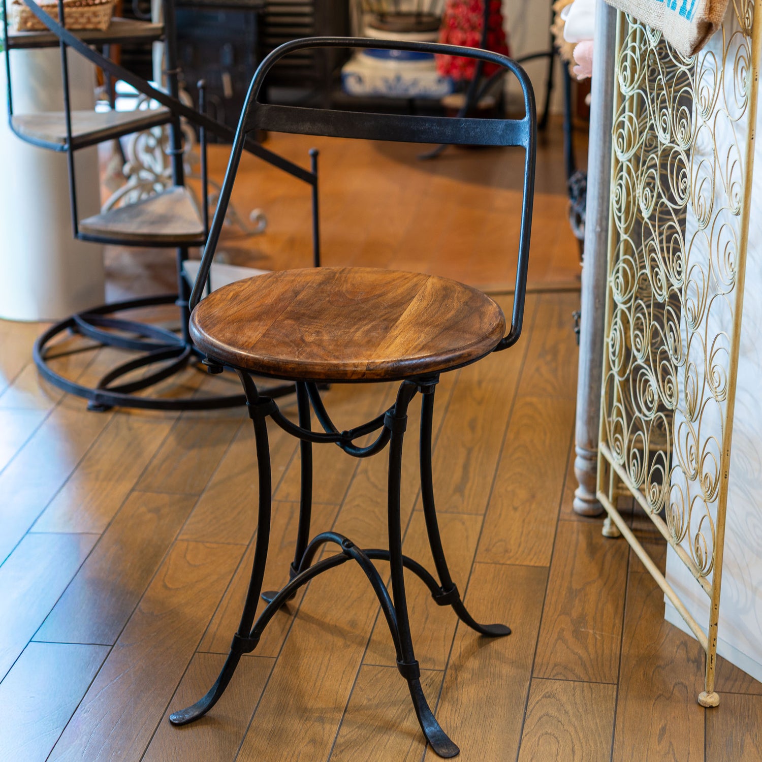 アイアン&ウッド製 ローバックレスト チェアー 正面