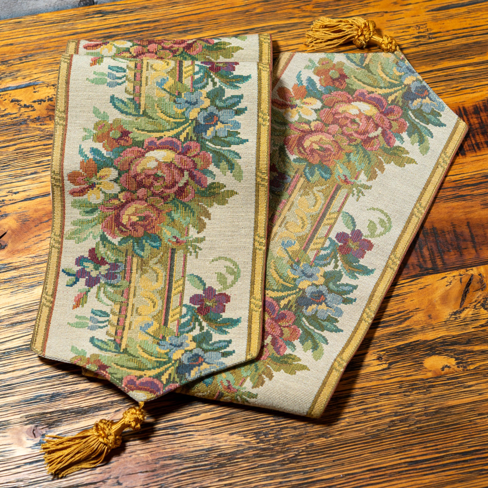 【アウトレット】イタリア製 ゴブラン織り タッセル付きテーブルランナー 幅18.5×長さ142cm 正面