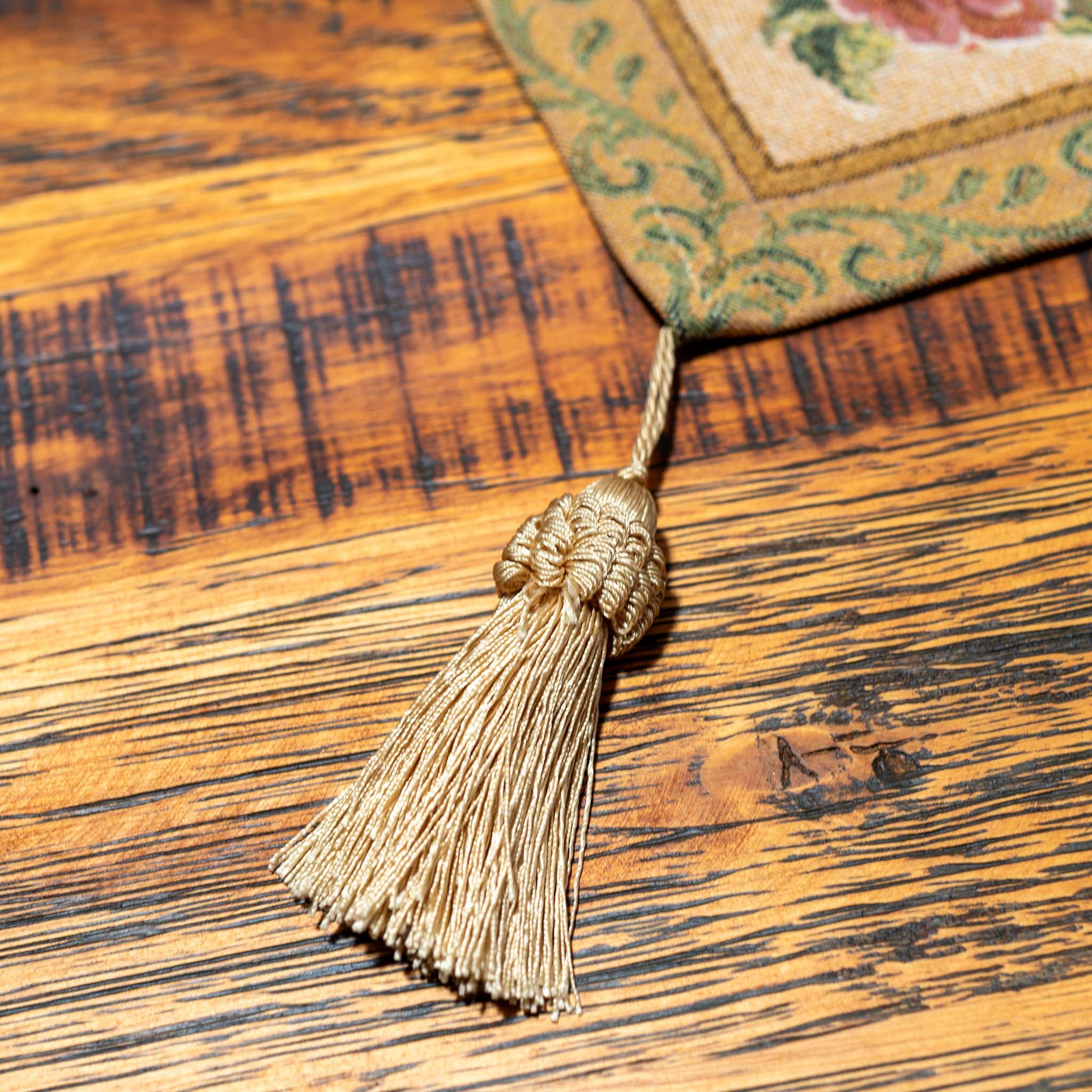 ベルギー製 ゴブラン織り タッセル付きテーブルランナー ベージュ 幅21cm タッセルアップ