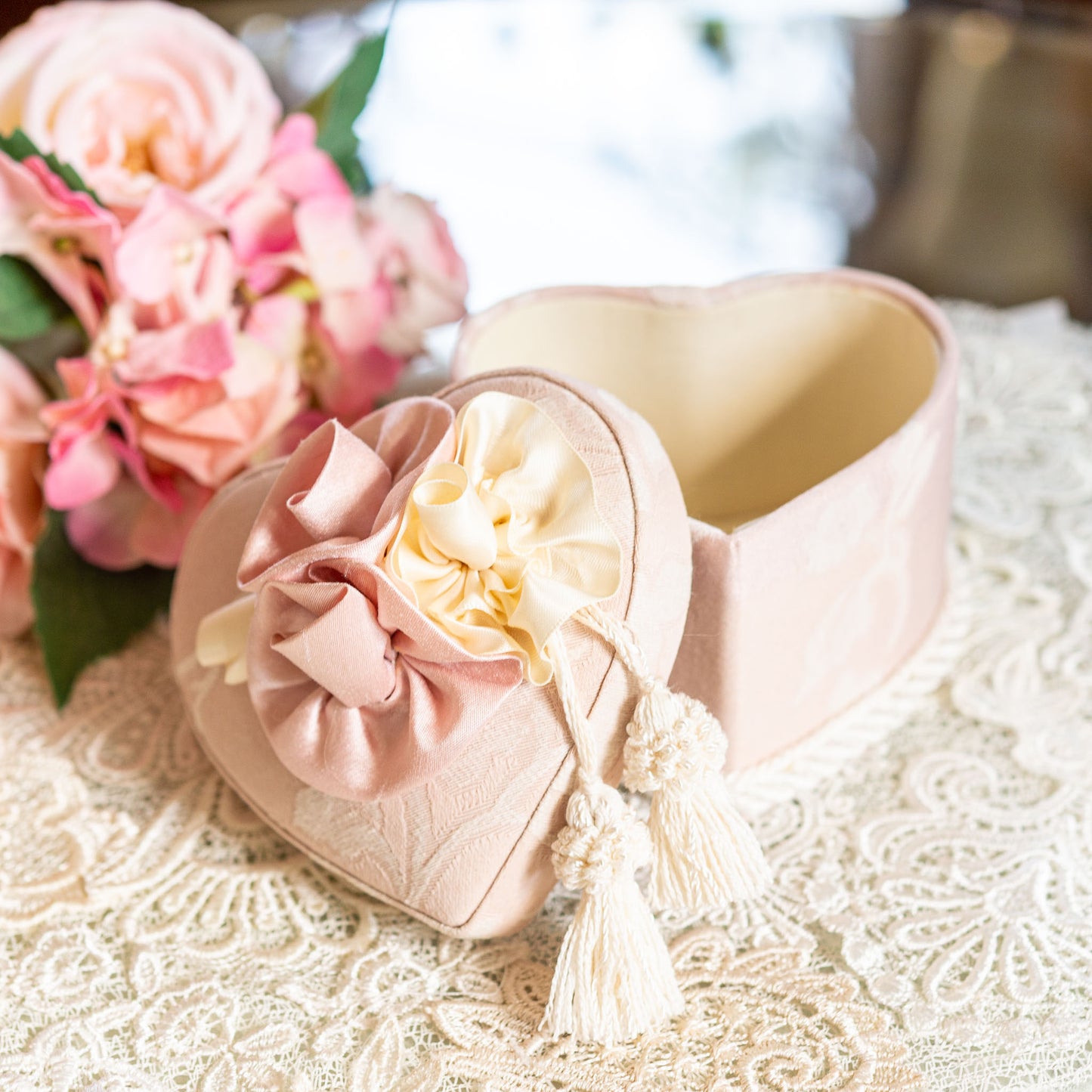 ジェニファーテイラー Jennifer Taylor ハートボックス 小物入れ Heirloom pink エアルームピンク フタを外したところ