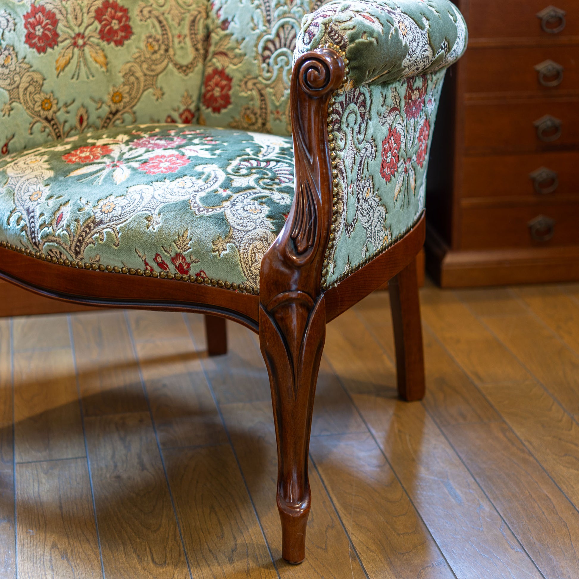 【アウトレット】イタリア製 金華山 木製 ハイバック アームチェアー グリーン 前足アップ