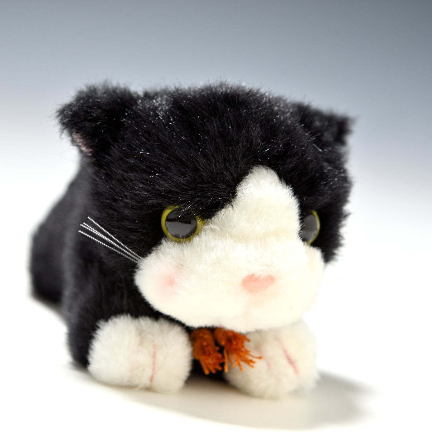 たけのこ TAKENOKO ぬいぐるみ プチシェリー這い 黒ネコ 58850 右横顔