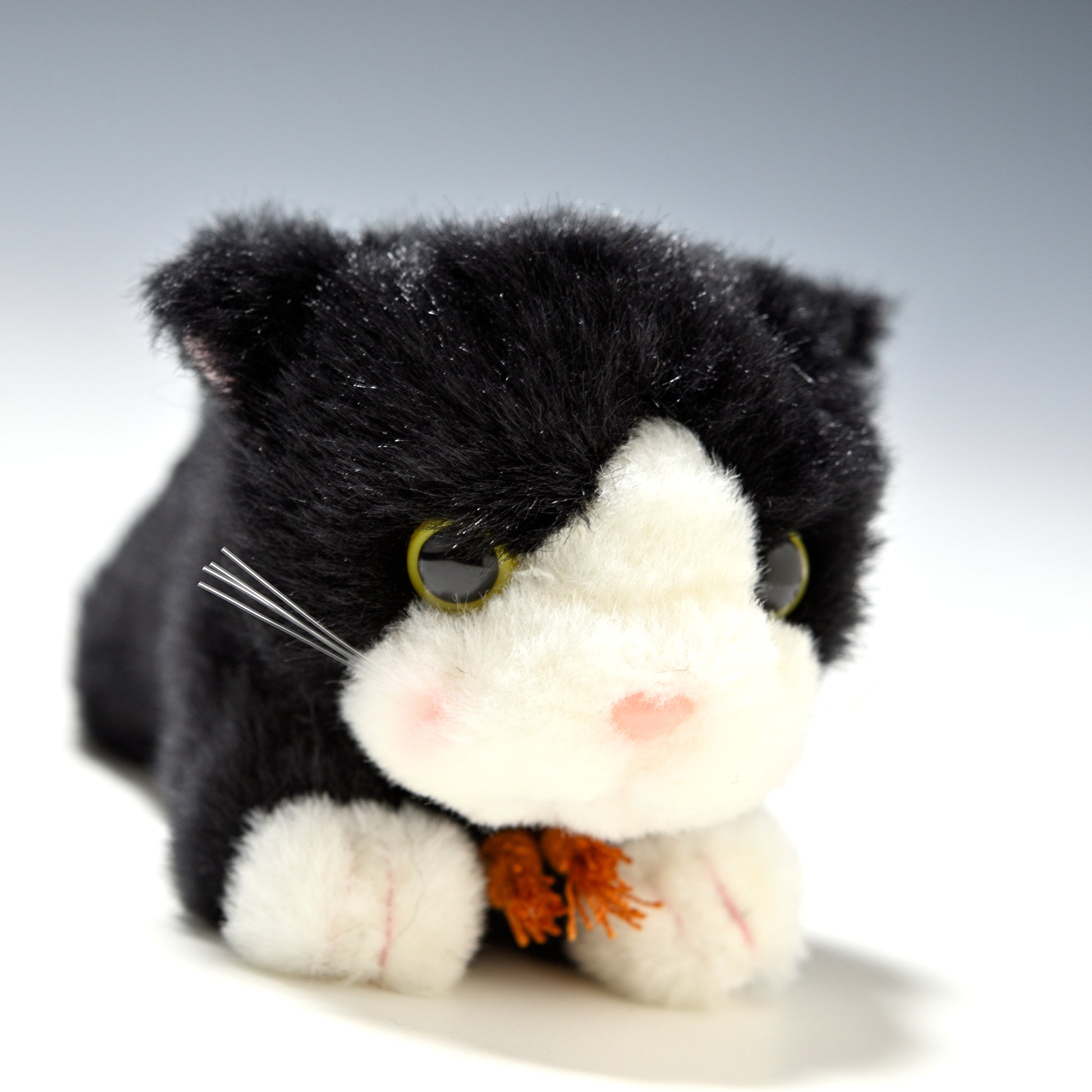 たけのこ TAKENOKO ぬいぐるみ プチシェリー這い 黒ネコ 58850 右横顔