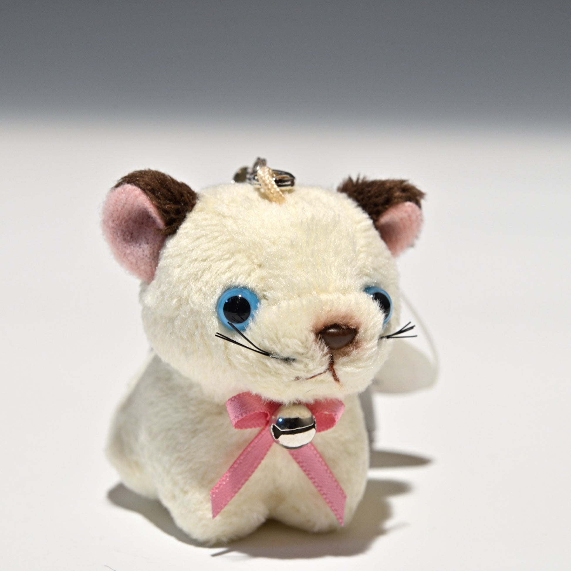 たけのこ TAKENOKO ぬいぐるみ フォンテーヌストラップ シャムネコ 38037 右横顔