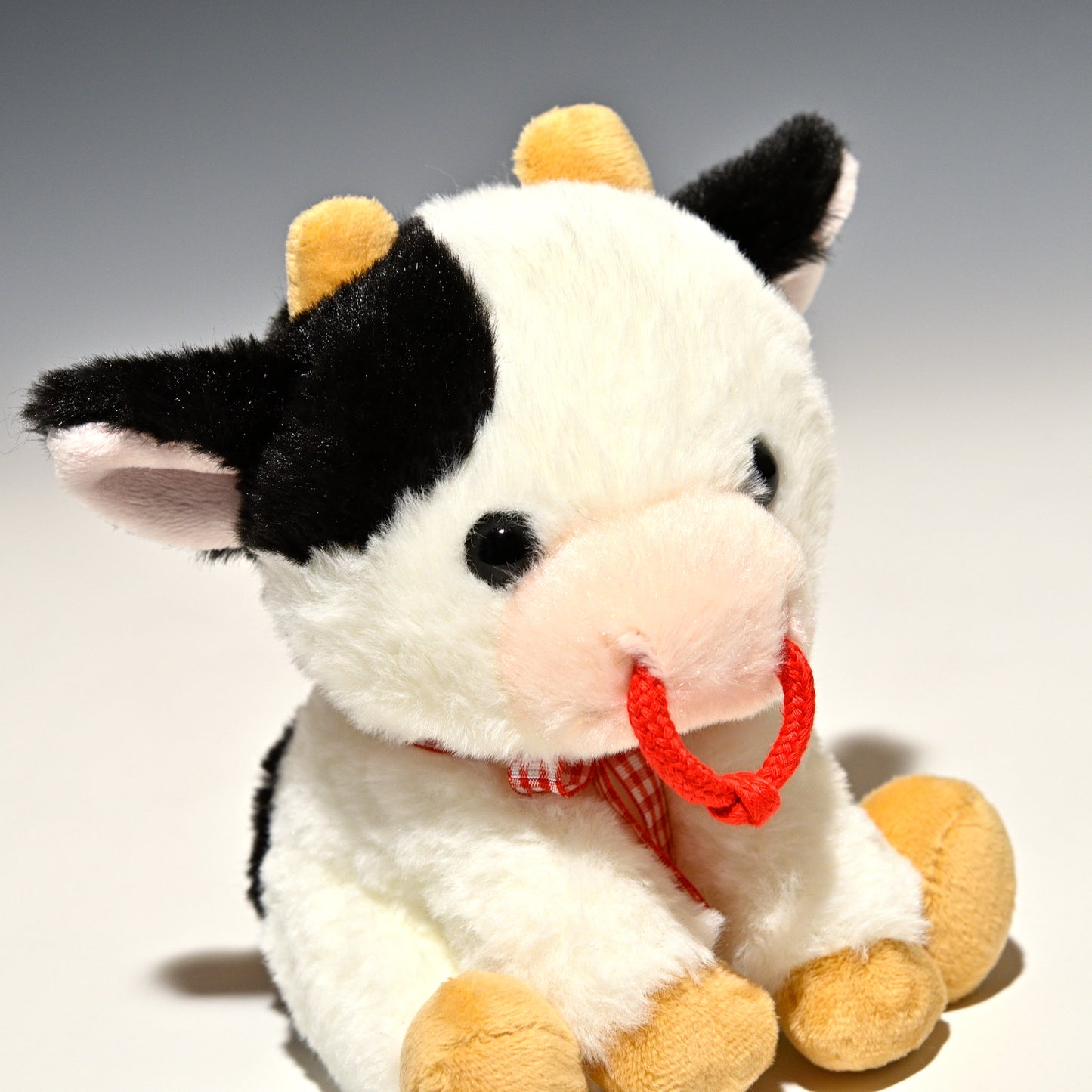 キュート販売 CUTE ぬいぐるみ ウシさんシリーズ おすわりウシさん S F0273 右横顔
