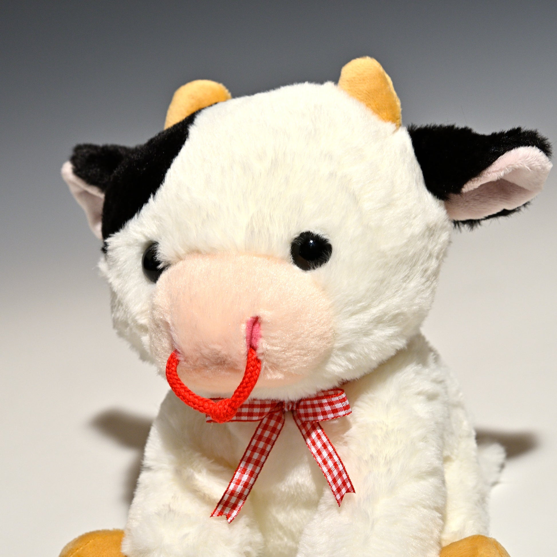 キュート販売 CUTE ぬいぐるみ ウシさんシリーズ おすわりウシさん M F0274 左横顔