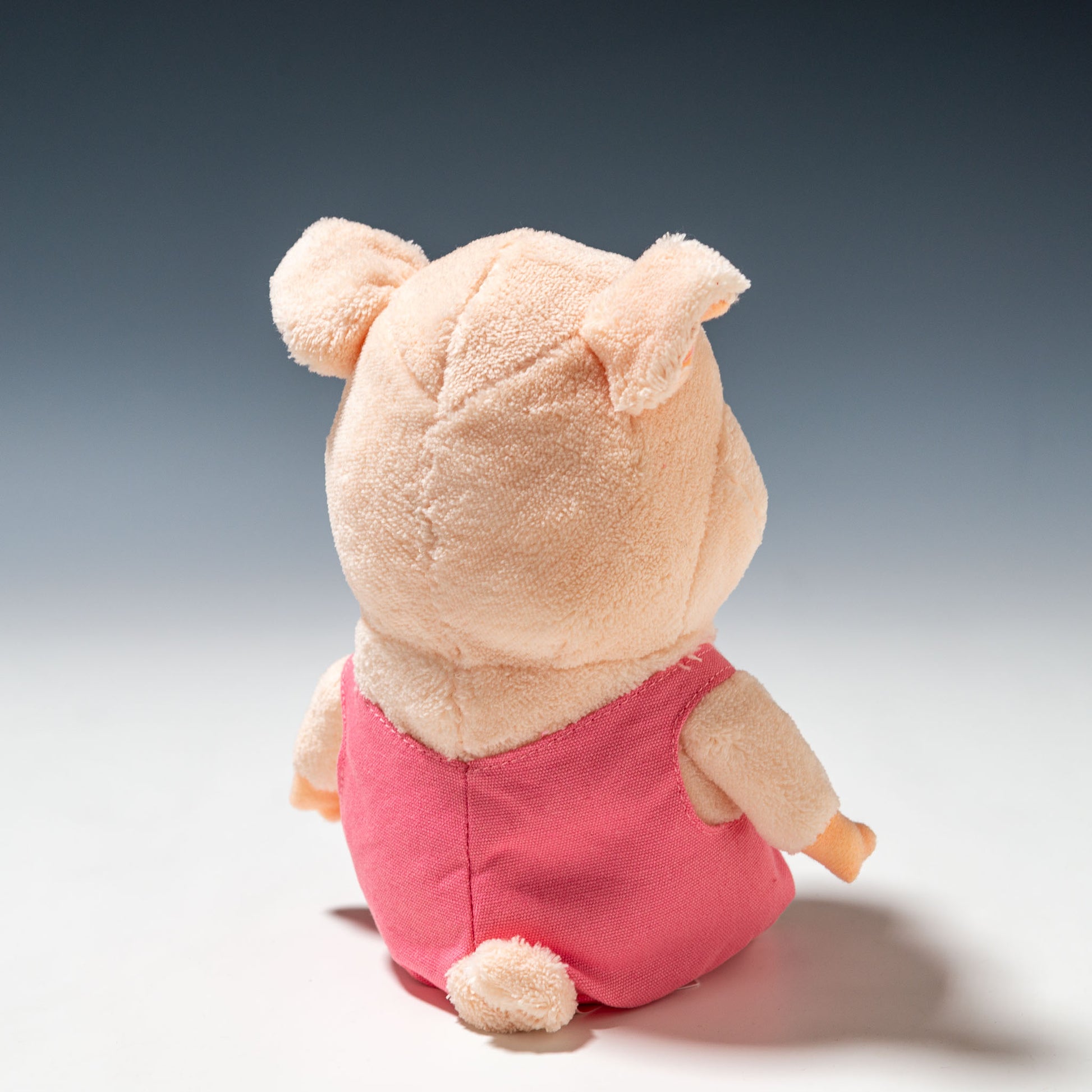 ぷーとん おでかけピンク ぬいぐるみ Sサイズ | 内藤デザイン研究所の後ろ姿