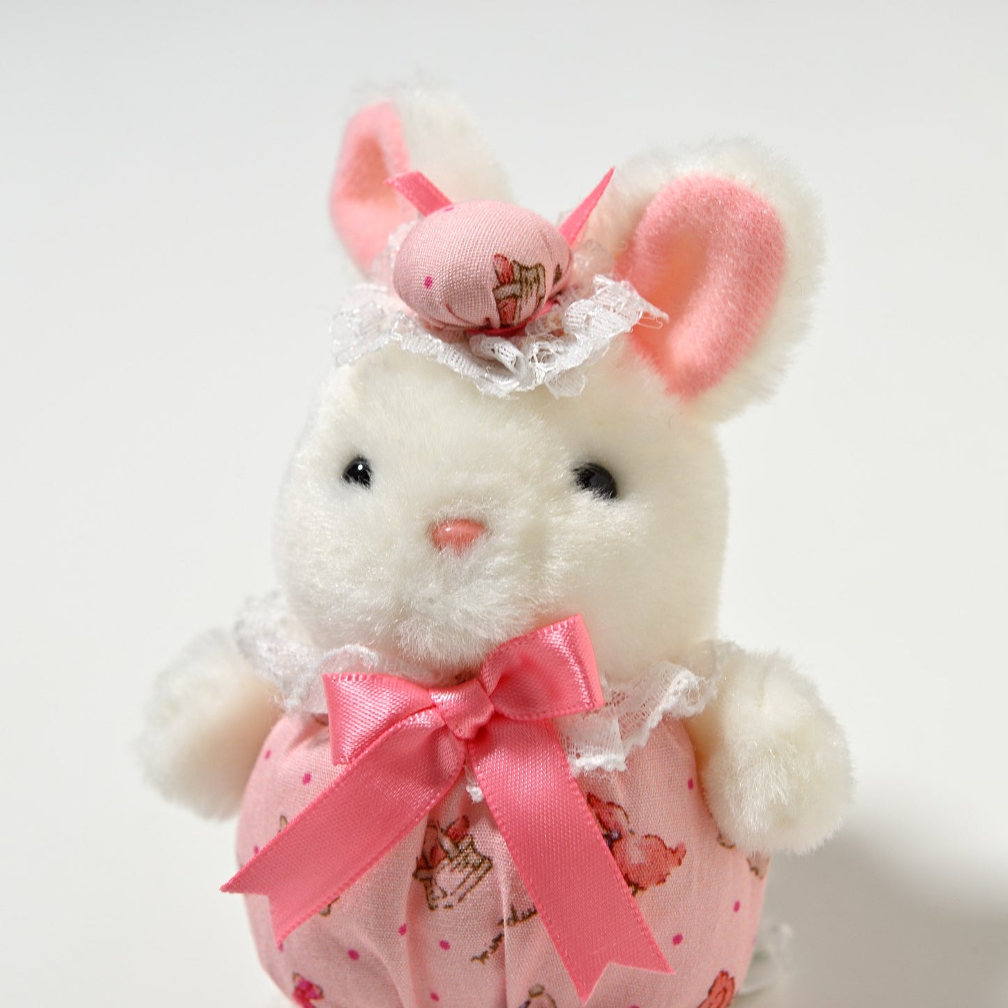 たけのこ TAKENOKO ぬいぐるみ プチぶらんでーと ボールチェーン ウサギ 90200 左横顔