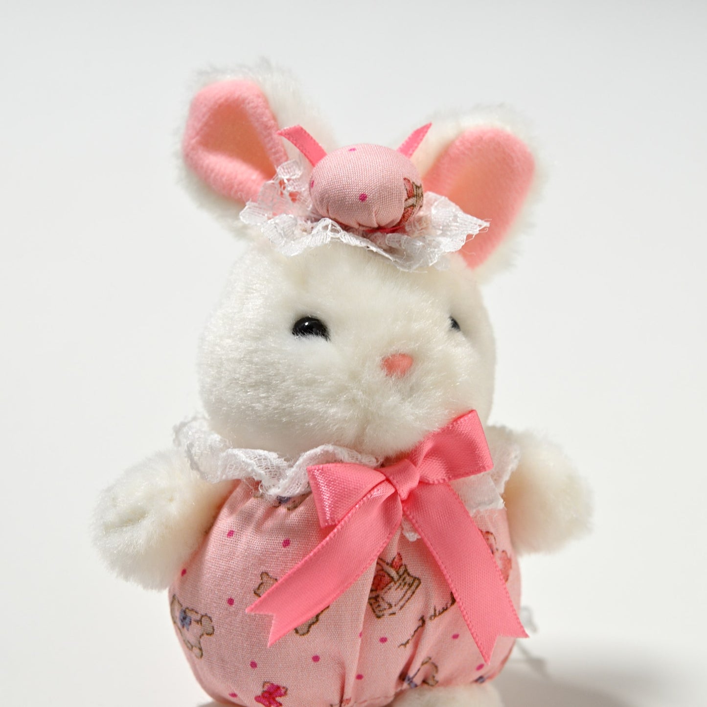 たけのこ TAKENOKO ぬいぐるみ プチぶらんでーと ボールチェーン ウサギ 90200 右横顔