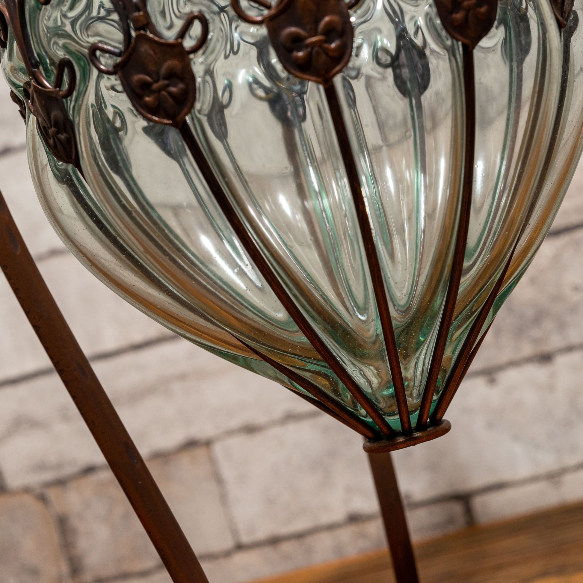 Metal glass Vase レッグホールドのアップ3