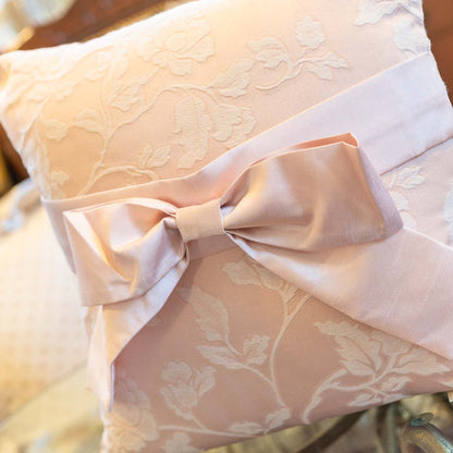 ジェニファーテイラー リボンクッション Heirloom Pinkのアップ2
