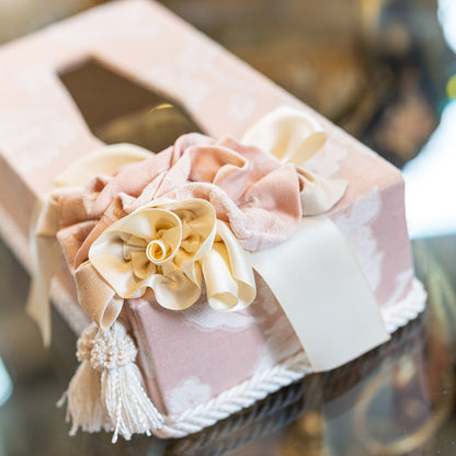 ジェニファーテイラー ティッシュボックス Heirloom Pinkのアップ
